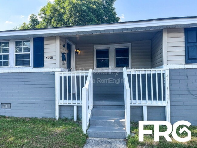 Photo - 600 Howell St