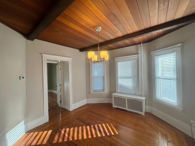 Building Photo - 27 Josephine Ave Unit 2 Rental