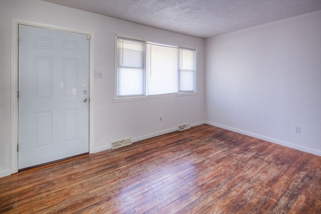 Photo - Split Level Near DE/MD line- Available in August