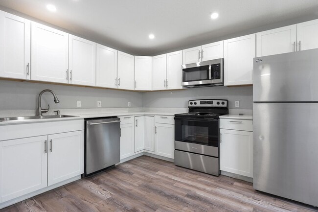 Building Photo - Renovated Basement level Unit 5327