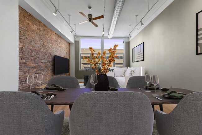 Living/ Dining area - 15 Brown St Unit 204