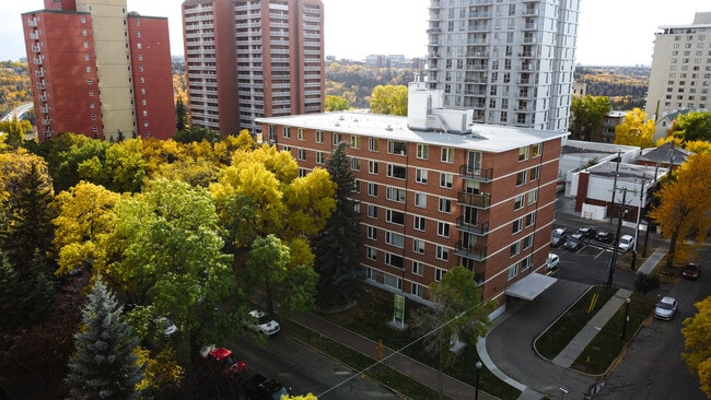 Building Photo - Hi-Level