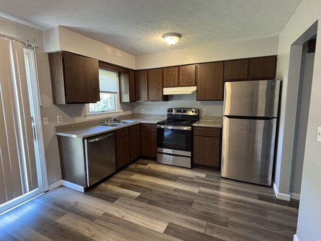 601 Lakeview Dr