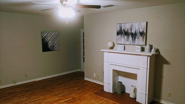 Photo - 921 N Halagueno St