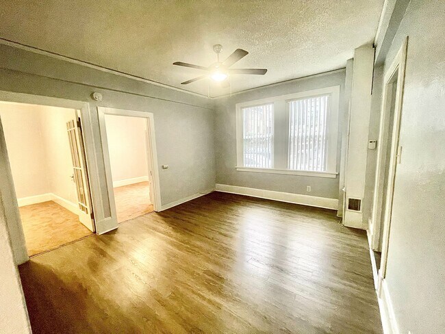 101 SC LIV PIC 1 - Scandia Mignon Apartment Homes