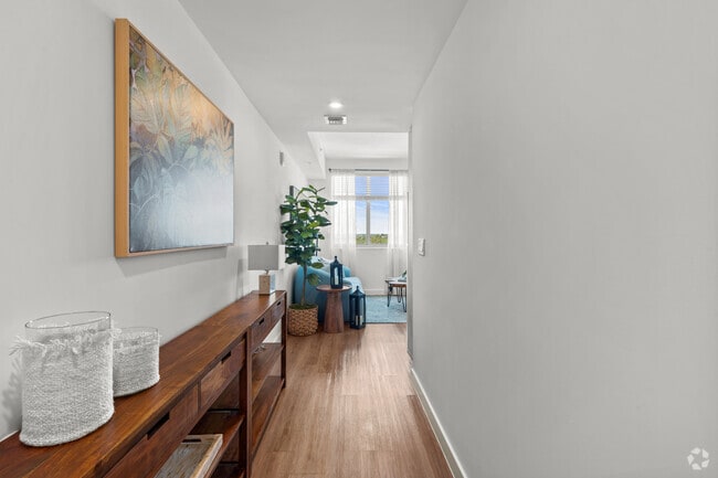 1 BR, 1 BA - 720SF -