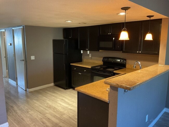 Photo - Charming 2-Bedroom Ground-Floor Gem with M...