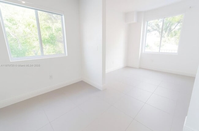 Photo - 541 NW 33rd St Unidad 5