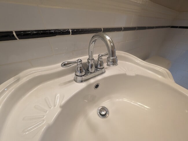 Photo - 7 N Arthur Ashe Blvd Unit Apt #9