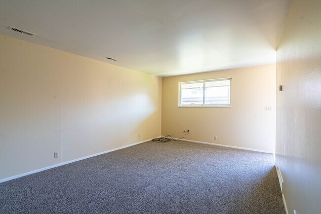 Photo - Sunny & Inviting Apartment with Clean Finishes in Great Location Unit #8