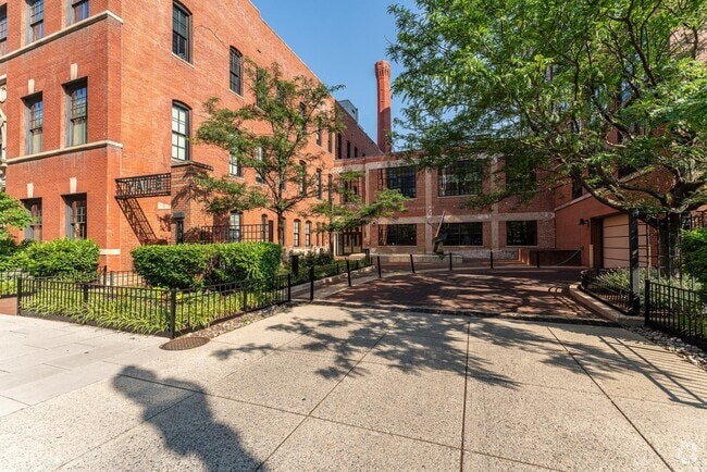 Building Photo - 437 New York Ave NW Unit # Y23 Rental