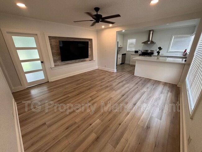 Photo - 1619 2nd Ave N