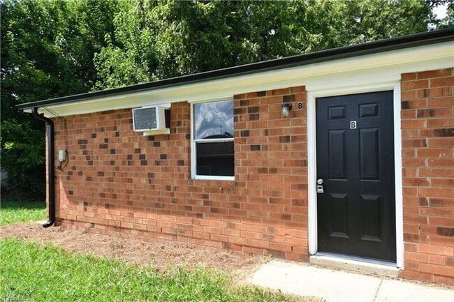 Building Photo - Van Buren Duplex-Zee Realty Unit 2412 #B