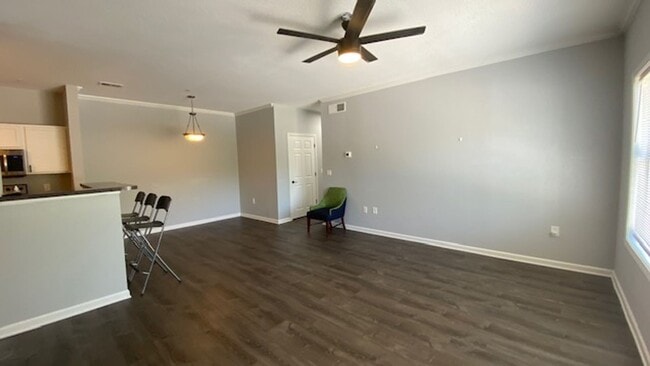 Photo - Beautiful 2/2 Condo Fully Remodeled!! A Must See to Appreciate!! Unit 1422