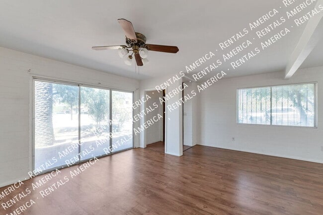 947 N Alvernon Way