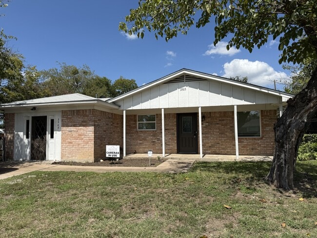 Building Photo - 2303 Debra Cir Rental