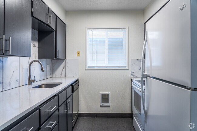 1BR, 1BA, - 725SF - Kitchen