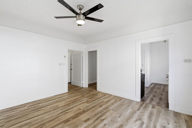 Photo - 707 W 48th St Unidad 707 1/2
