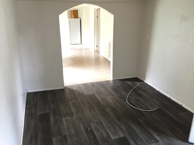 Photo - 641 W 6th St