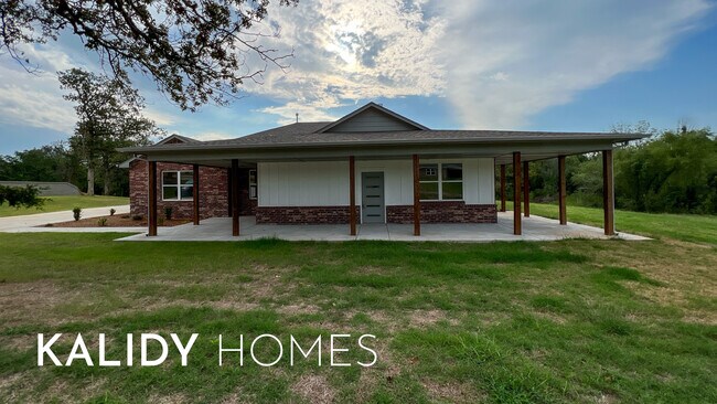 Photo - 1856 Salma Rd