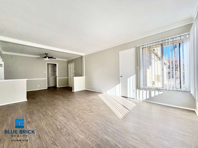 Building Photo - 5315 Whitsett Ave Unit 6