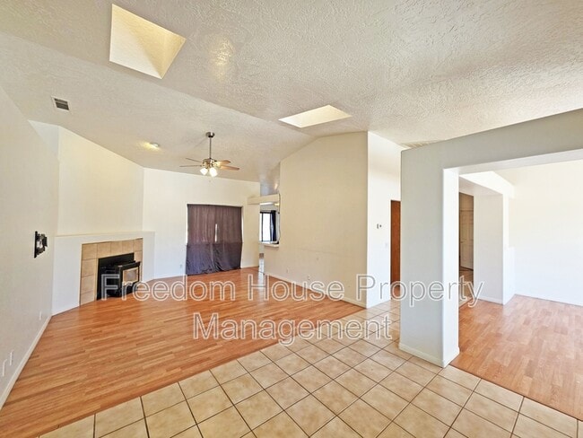 Photo - 2250 S Ambush St