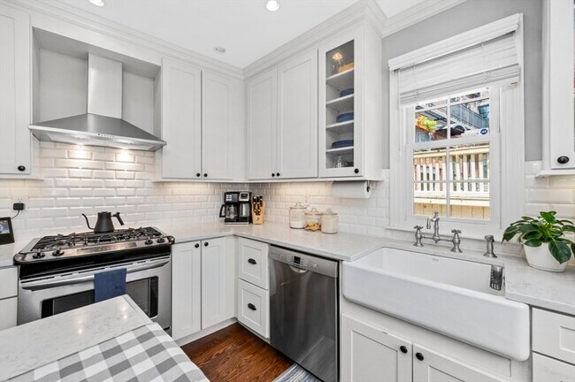 Building Photo - 45 Rutherford Ave Unit 1