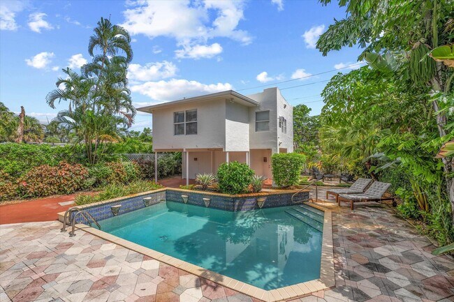 Photo - 221 Greymon Dr