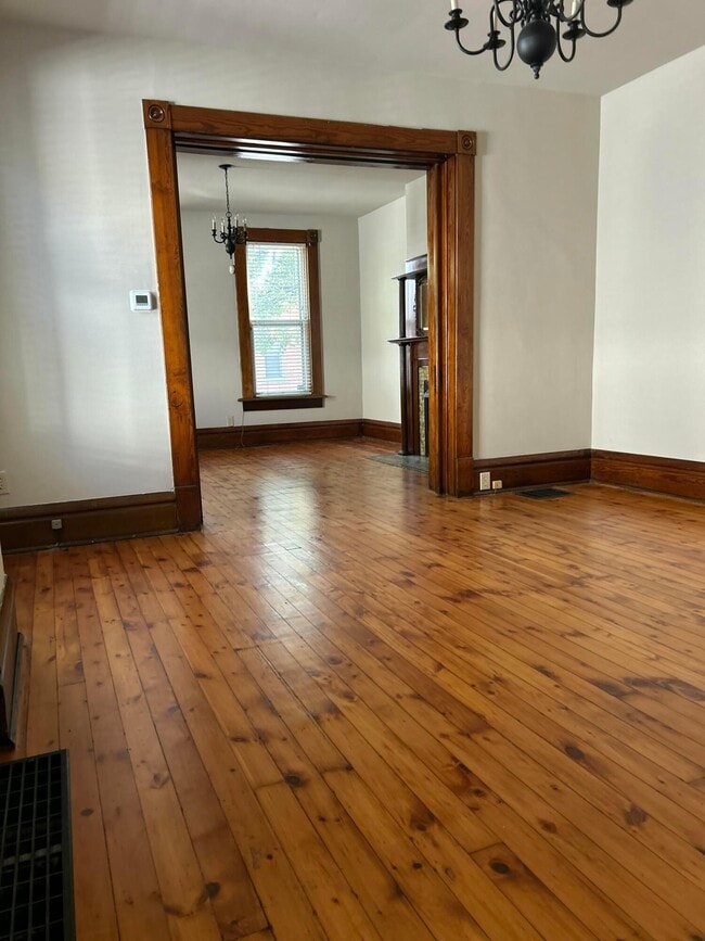 Photo - 118 E Kossuth St