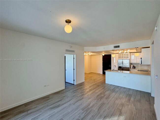 Photo - 999 SW 1st Ave Unidad 1811