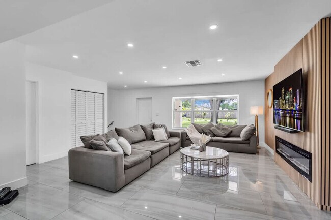 Photo - 1255 NE 199th St Unidad ID1372354P