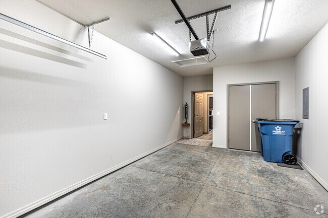 2BR, 2BA - 1395SF