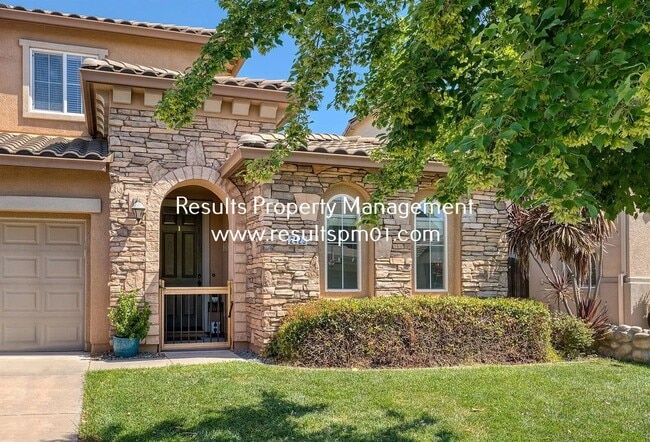Building Photo - Spacious and upgraded 4 Bed 3 Bath Roseville Home