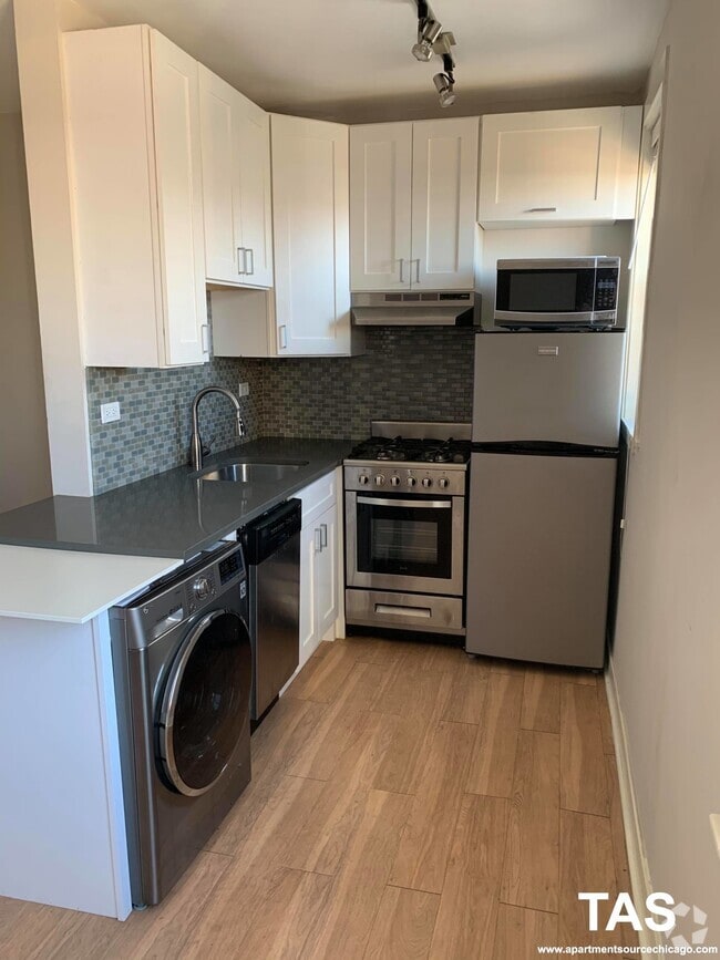 Building Photo - 511 W Belmont Ave Rental