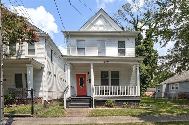 Photo - 2011 Lansing Ave House
