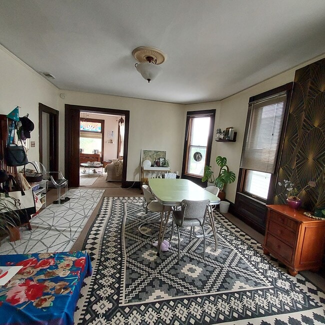Photo - 2461 N Oakland Ave Unidad 2461Lower