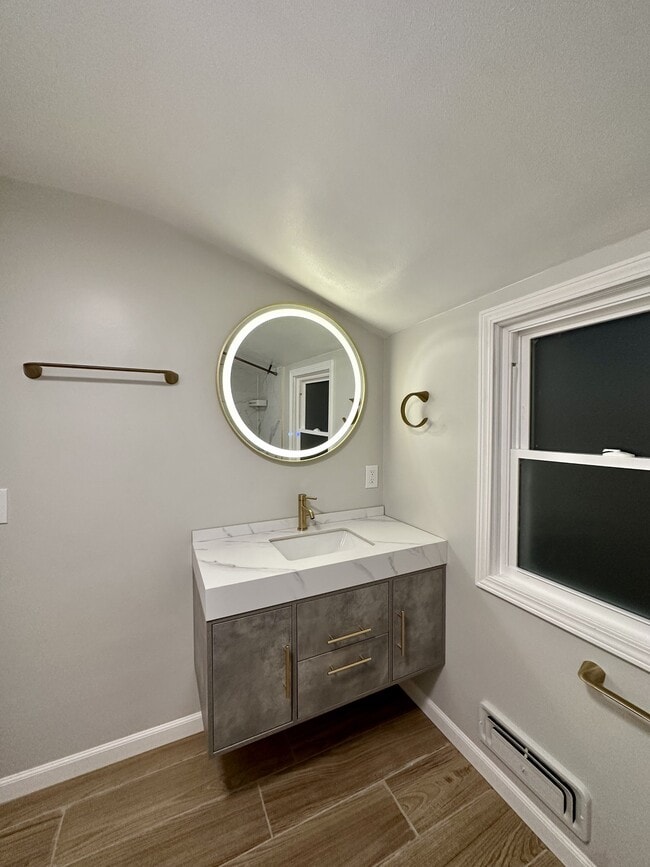 Photo - 60 Walnut Park