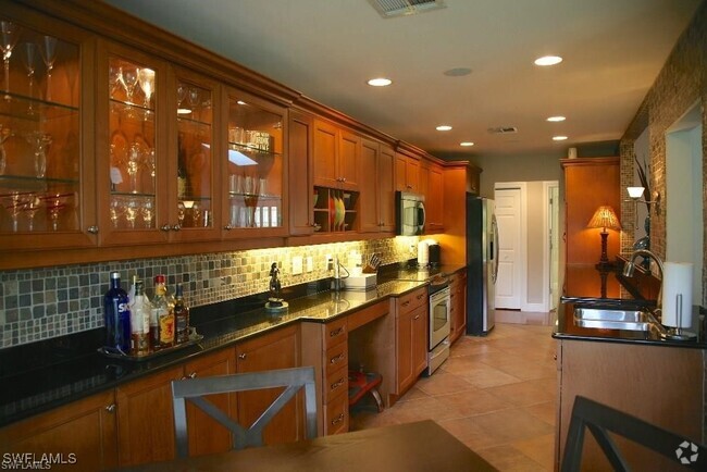 Building Photo - 2252 Royal Ln Rental