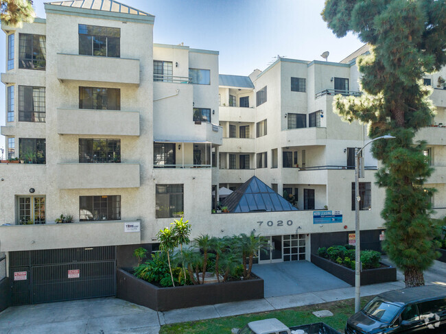 Building Photo - 7020 Lanewood Ave, Los Angeles, CA 90028 Rental