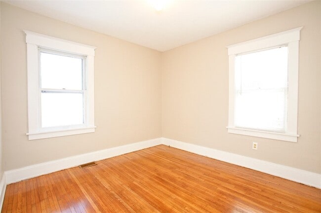 Photo - 127 W Main St