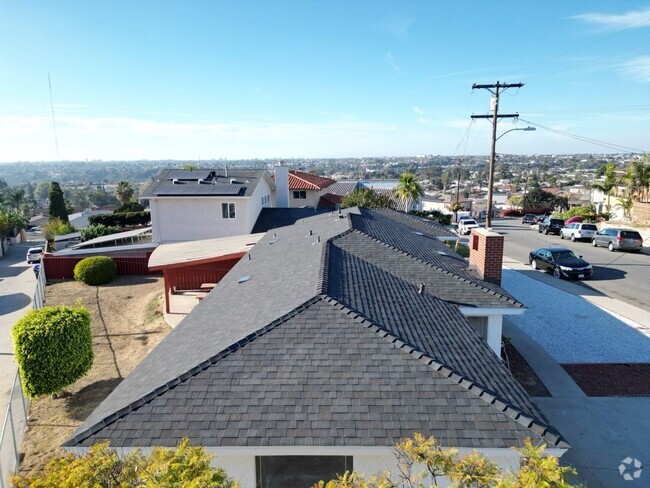 Building Photo - Hilltop Ranch Style Home