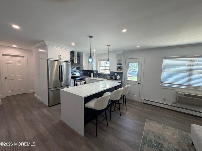 Photo - 135 Wharfside Dr
