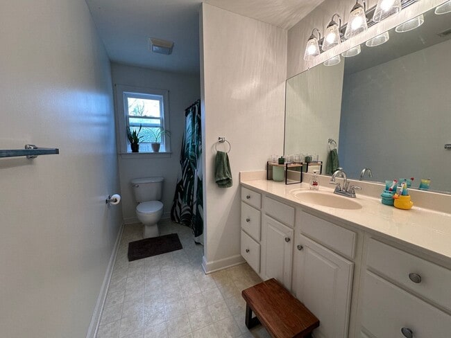 Photo - Elegant Waterfront Retreat