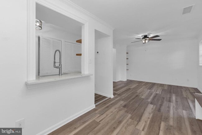 Building Photo - 1301 E Abingdon Dr Unit 2