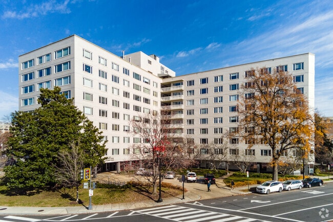 2475 Virginia Ave NW - The Potomac Plaza Co-op Apartamentos
