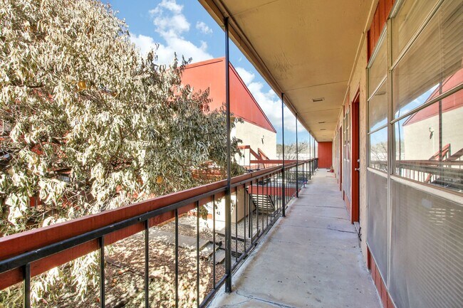 Photo - Stylish Two-Story Unit in Macarthur Townhomes with Modern Amenities