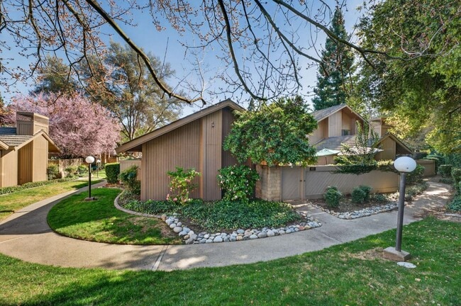 Photo - Gold River 2 Bedroom / Den, 2 Bathroom 1,600 Sqft. with Pool and Clubhouse For Lease.