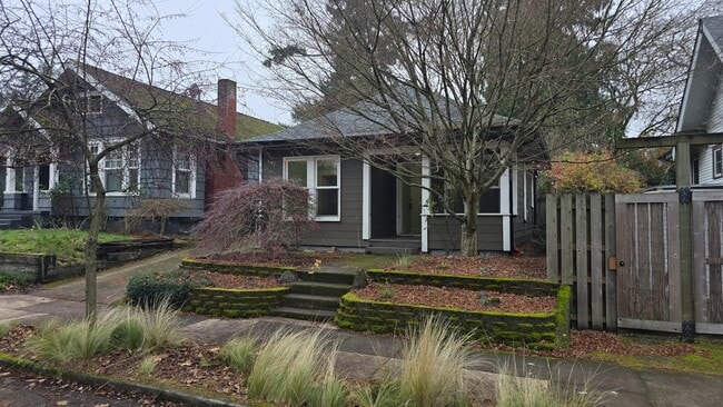 Building Photo - Charming 2 Bed, 1 Bath Home for Rent!