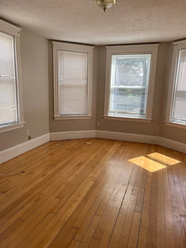 Building Photo - 109 Nilsson St Unit 1