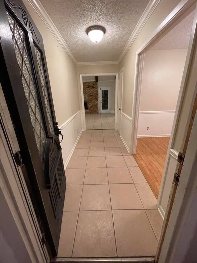 Photo - 1120 Lancashire Dr House